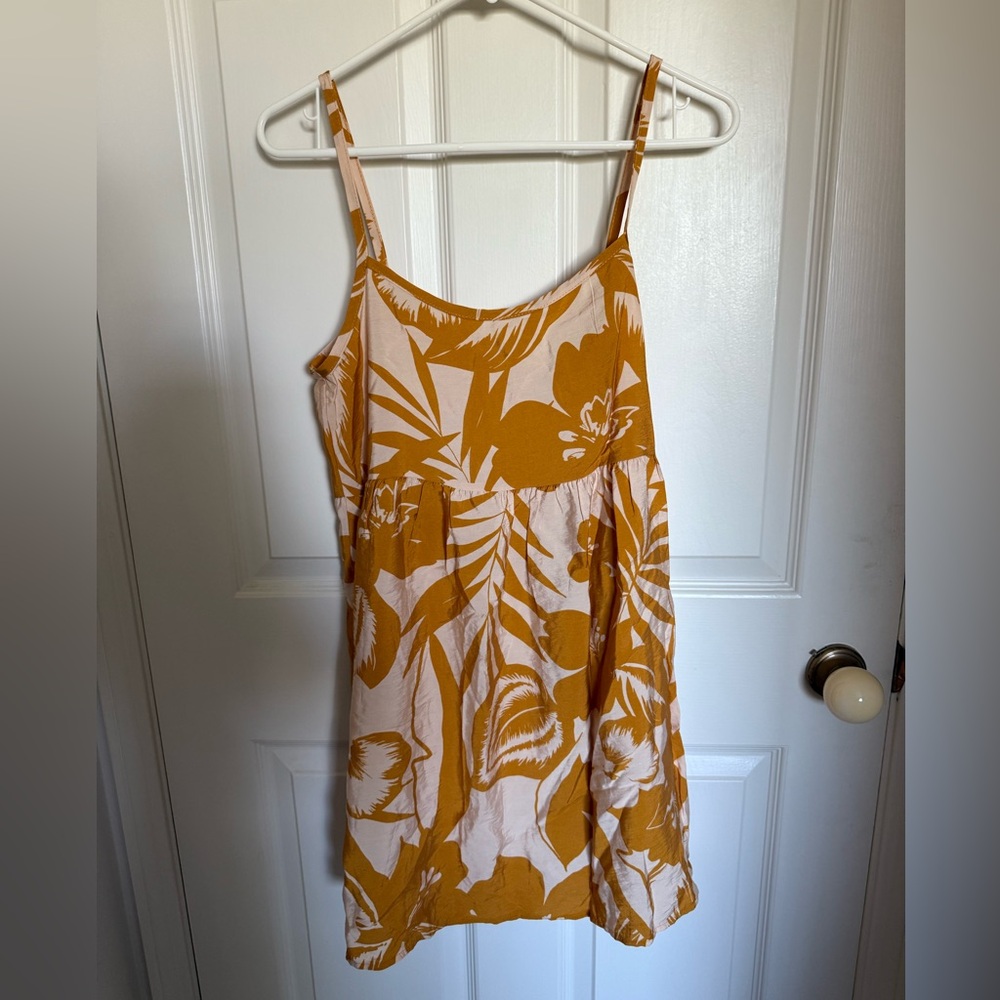 Mahina Floral Dress. Size S. NWT.